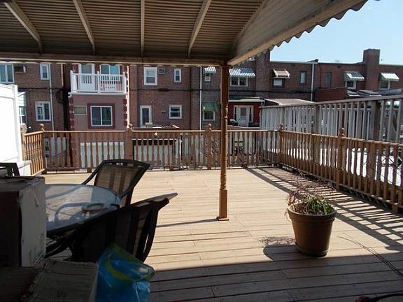 Deck off DR