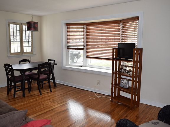 3rd image of 70 Midvale Dr