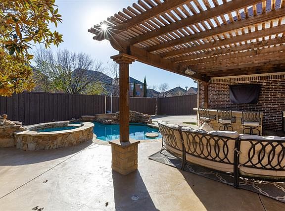 4th image of 5027 Mohegan Ln