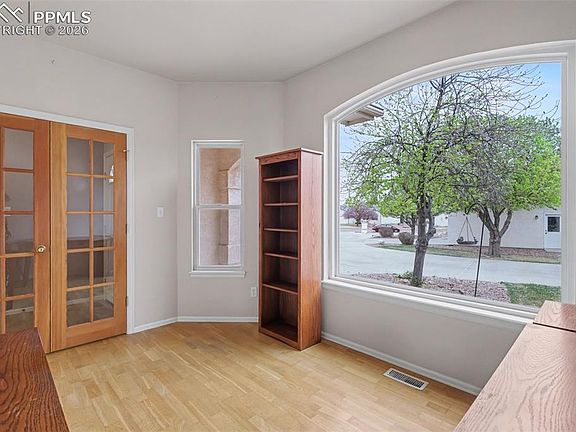 4th image of 250 E Poppy Ln