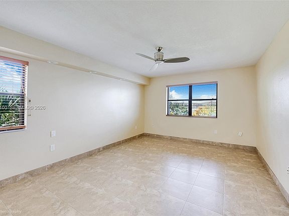 4th image of 471 Ives Dairy Rd APT 402-3