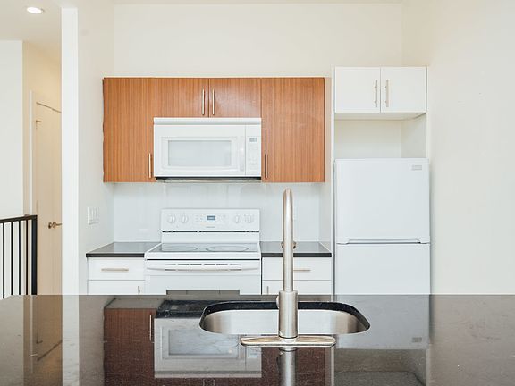 3rd image of 396 Cornelia St #1AF