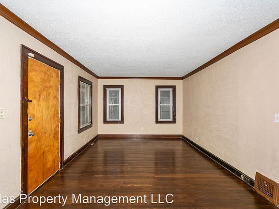 4th image of 1534 E 51st St