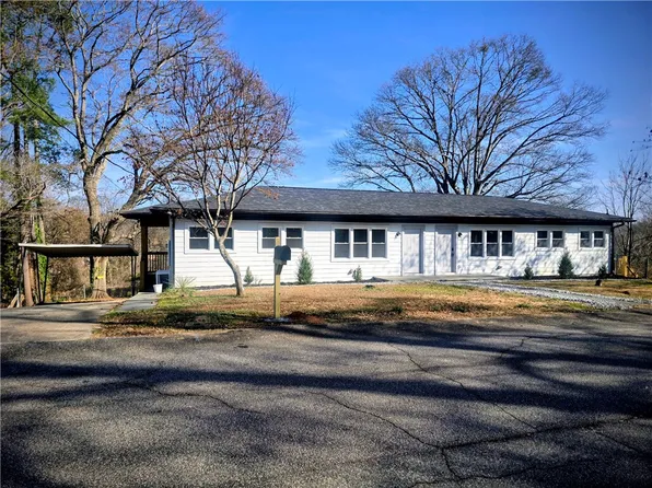 226 Holder St, Pickens, SC 29671