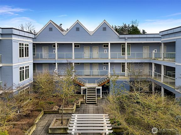 2nd image of 910 Gladstone Street #205