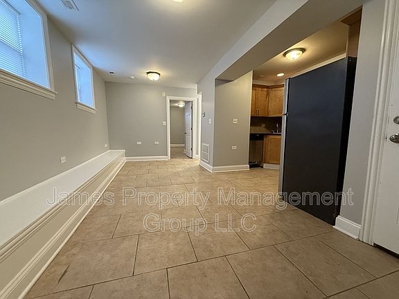 4th image of 3601 W Le Moyne St