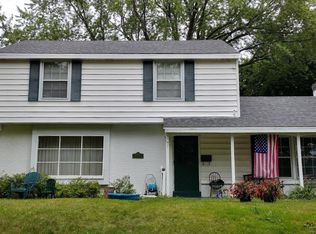 1304 Lynne Dr, Waukesha, WI 53186
