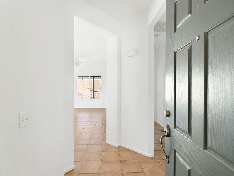 2nd image of 83292 Shadow Hills Way