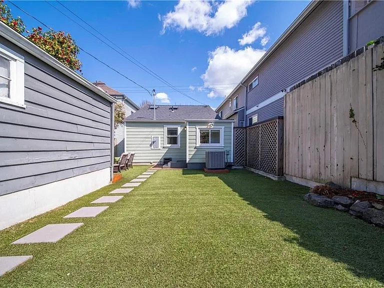 551 NE Ravenna Blvd — Photo 26