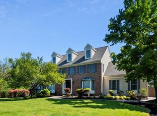 16 Carsdale Ct, Belle Mead, NJ 08502