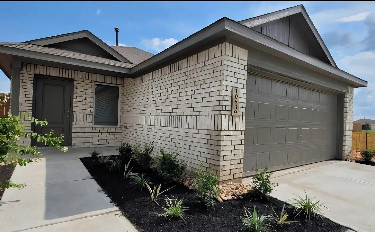4 bed, 2.0 bath, 1670 sqft, $2,350 — Photo 4