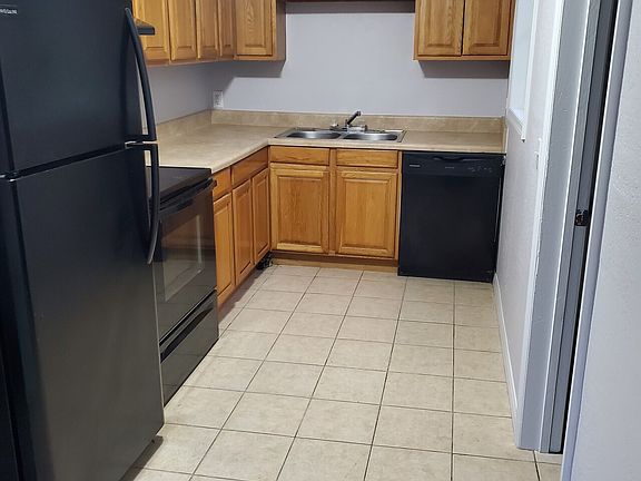 3rd image of 979 NE Coldwater Ave