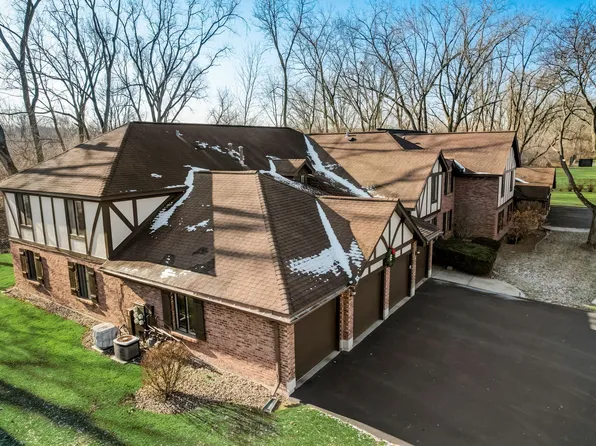 8235 Willow Dr #44C, Palos Hills, IL 60465