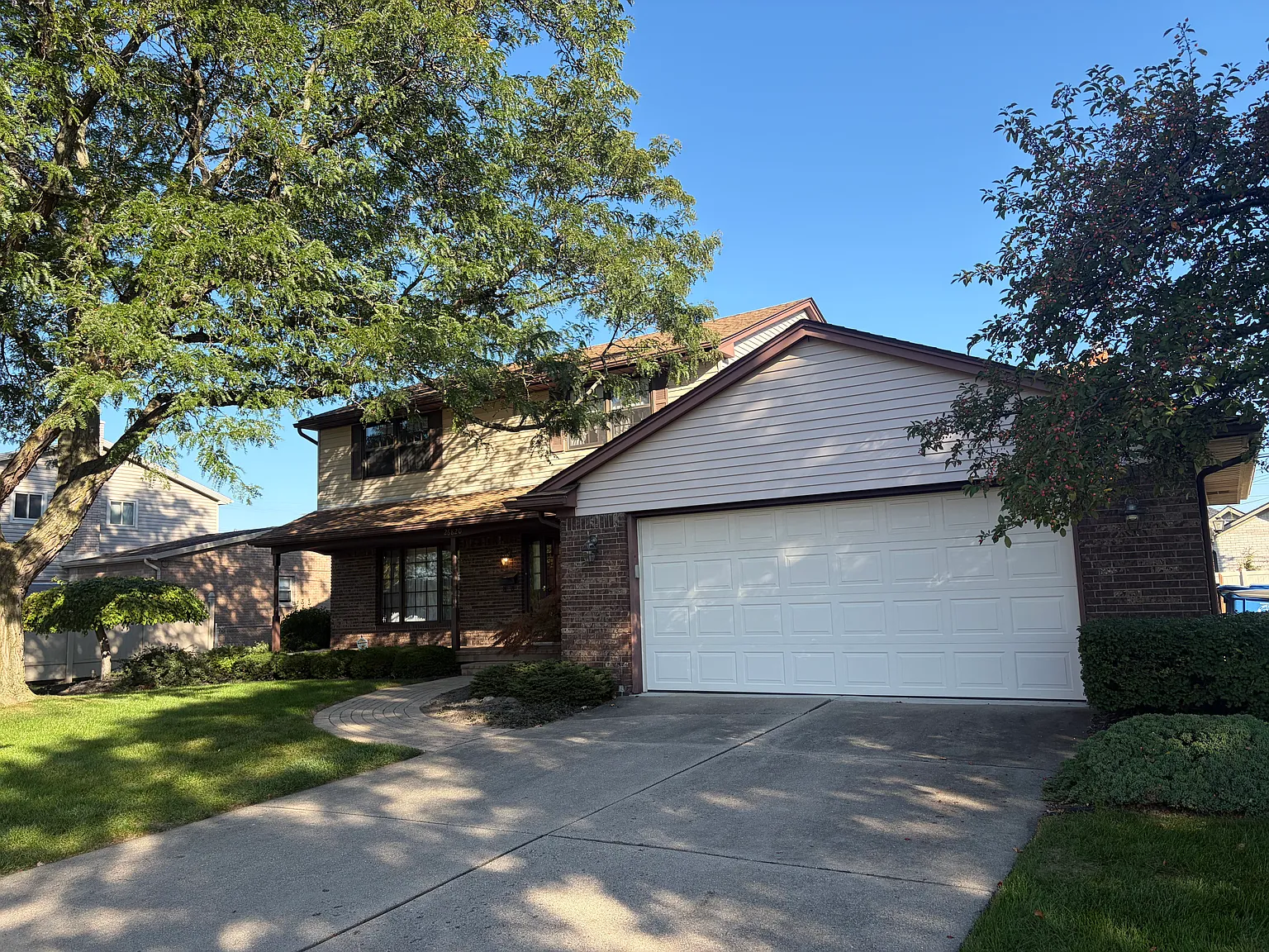 3 bed, 2717 sqft, $3,800 — Photo 2