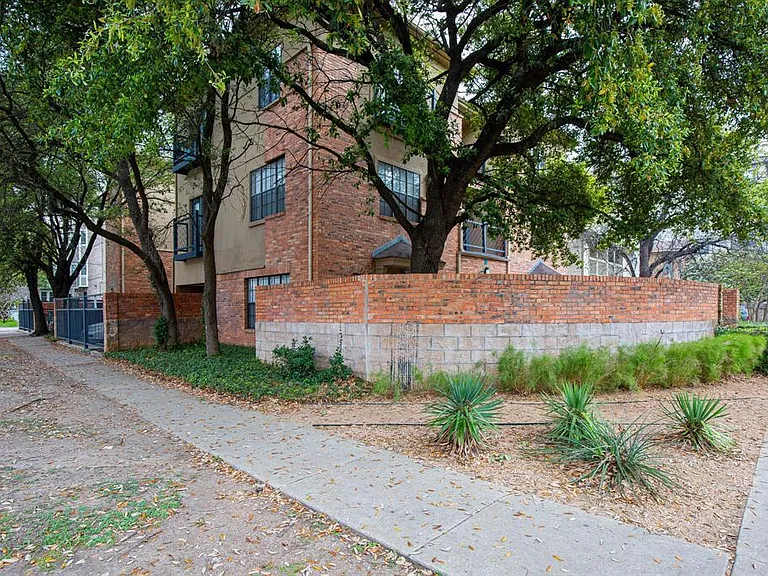 2217 W San Gabriel St #304 — Photo 6