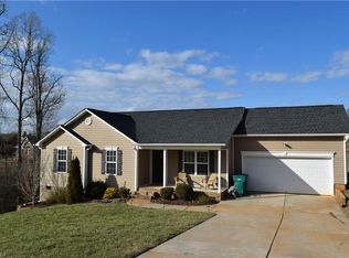 538 Dogwood Acres Ln, Madison, NC 27025