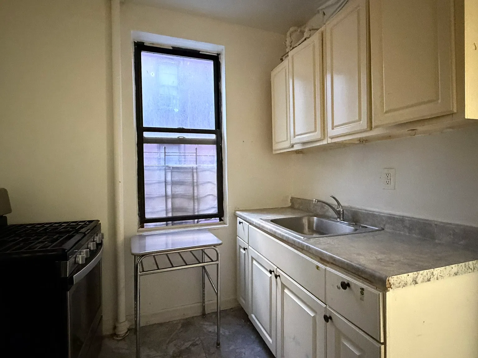 37-31 Crescent Street — Photo 4