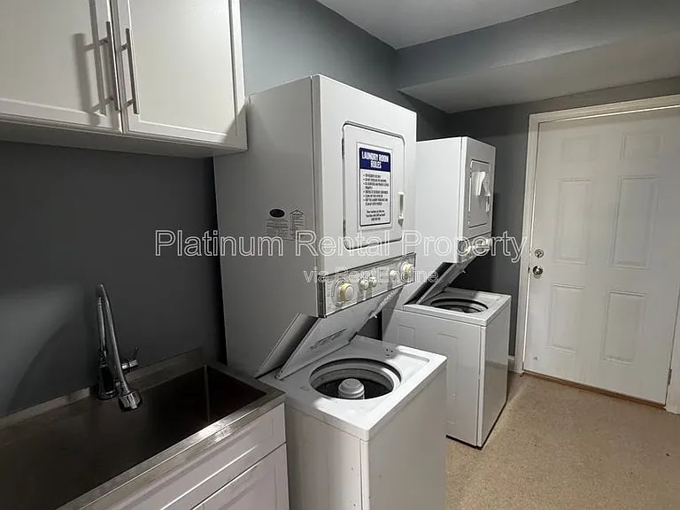 1492 Waverly Way #B-4 — Photo 11