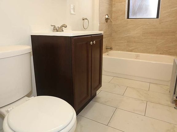 1002-W-Irving-Park-Unit-5-bath