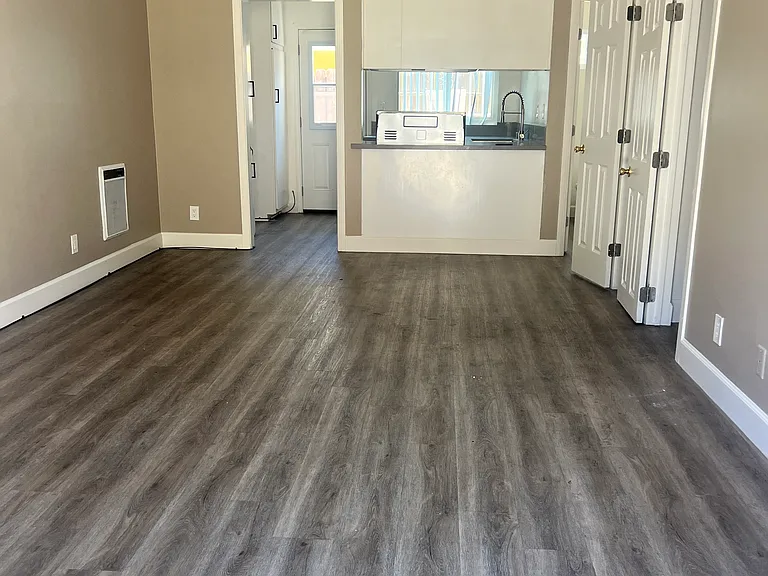 235 E Burnett St #9 — Photo 4