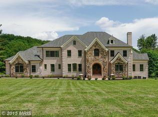 835 Walker Rd, Great Falls, VA 22066