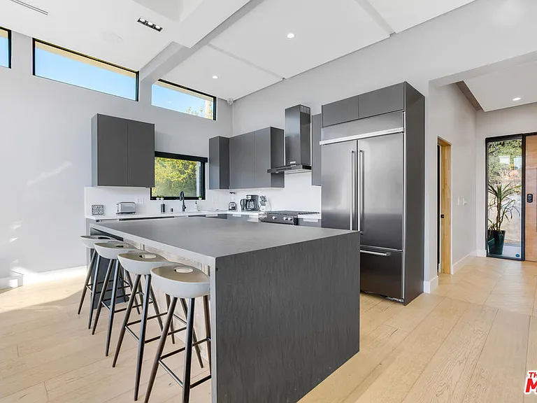 2515 Thames St — Photo 14