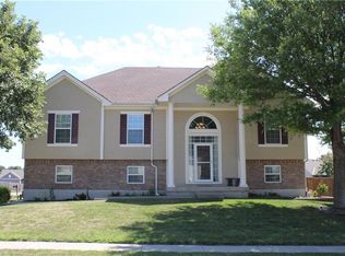 953 NW Long Dr, Grain Valley, MO 64029
