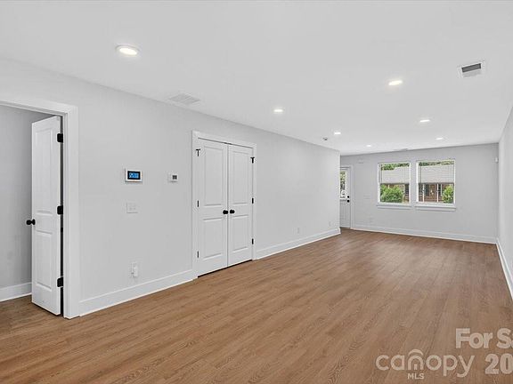 5th image of 712 & 714 Evening Shade Ln