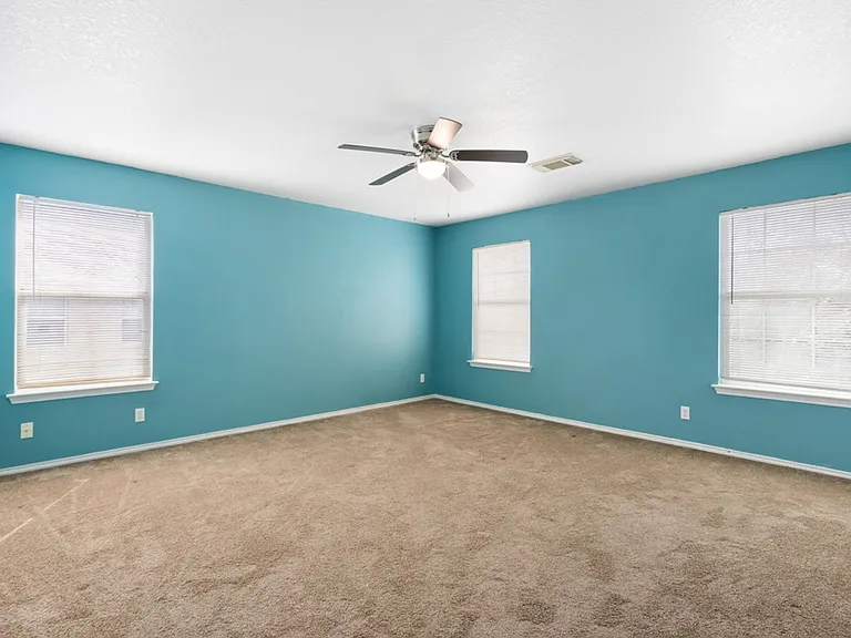 140 Springtree Pkwy — Photo 21