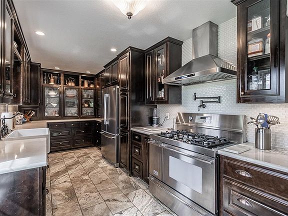 3rd image of 202 E Fuller Dr