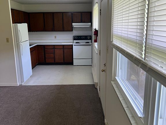 2nd image of 557 E Lake St APT 3