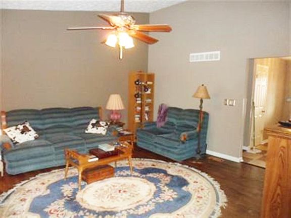 4th image of 165 Blueridge Dr