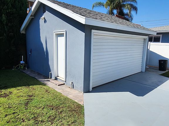 detached garage