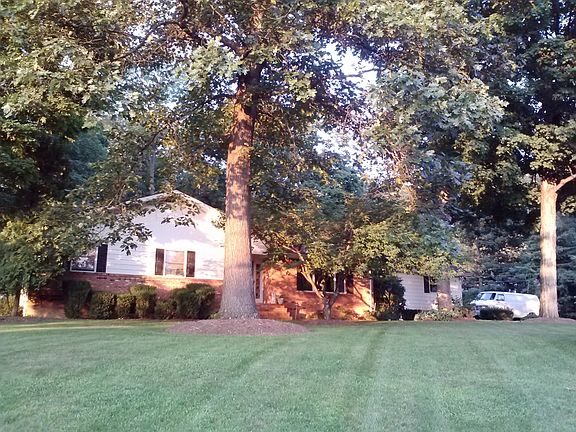 3rd image of 7 Crest Hill Dr