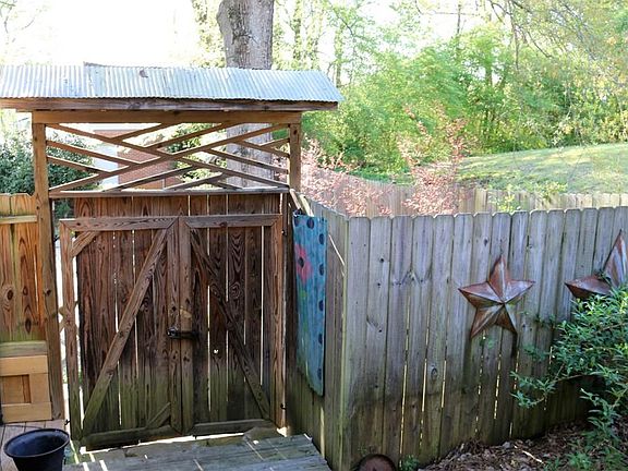 4th image of 1413 Pinecrest Dr