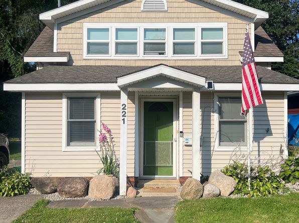 221 Blackstone Dr