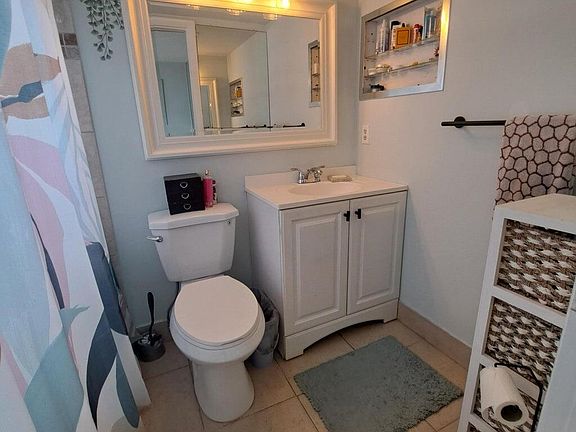 3rd image of 234 Windsor K
