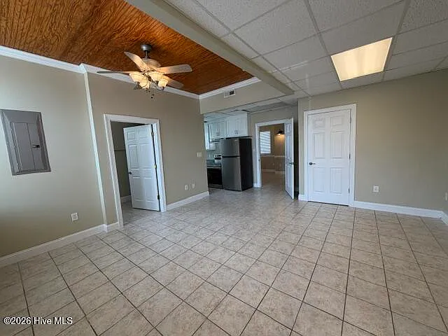 104 W James St — Photo 3