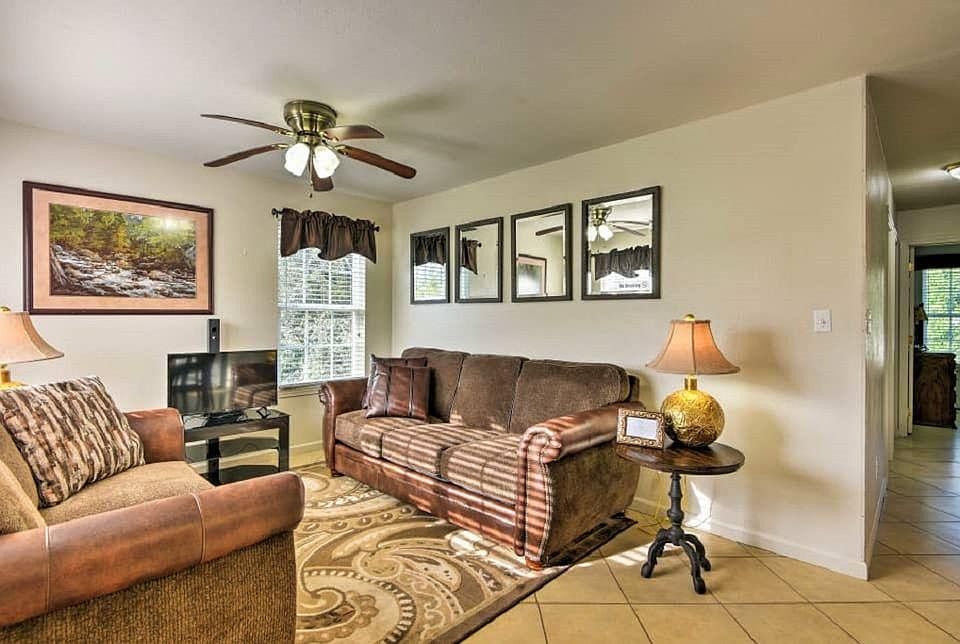1st image of 1309 Spruce Dr #102