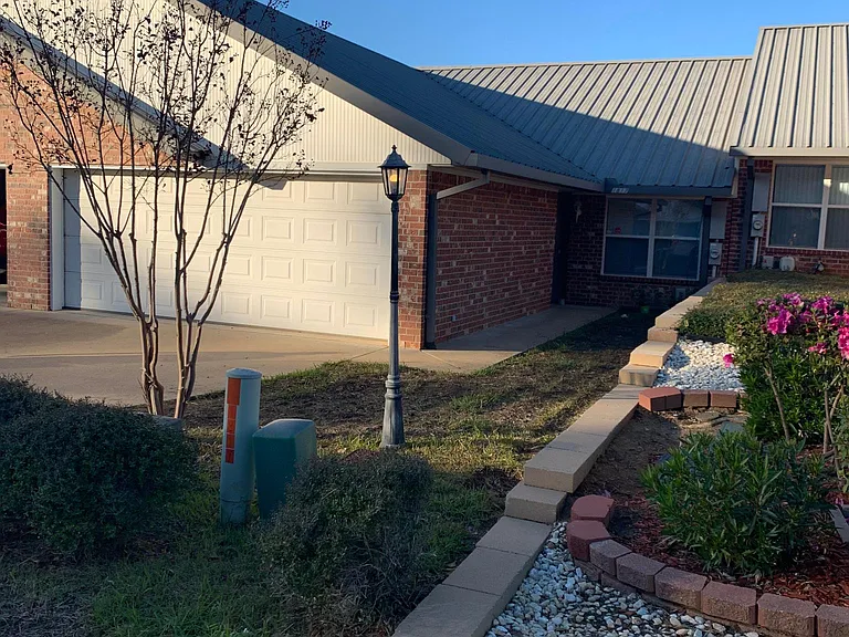 1817 Paverstone Ln — Photo 1