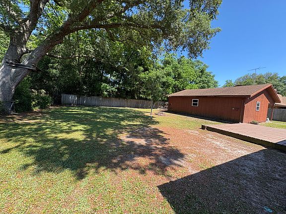 3rd image of 859 Fairview Dr