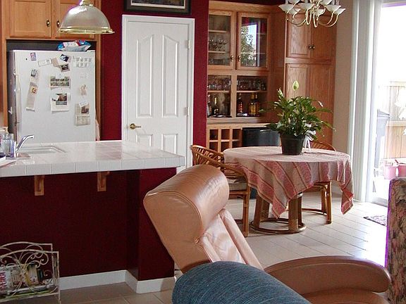 looking toward kitchen