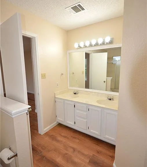 13903 Lothian Dr — Photo 17