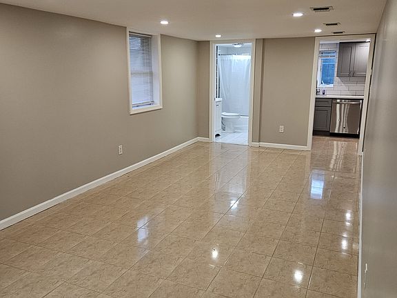 4th image of 225-229 Huyler St #1
