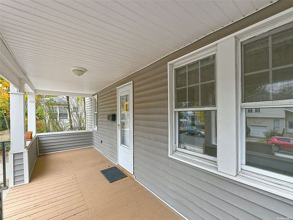 4th image of 253 Garden St