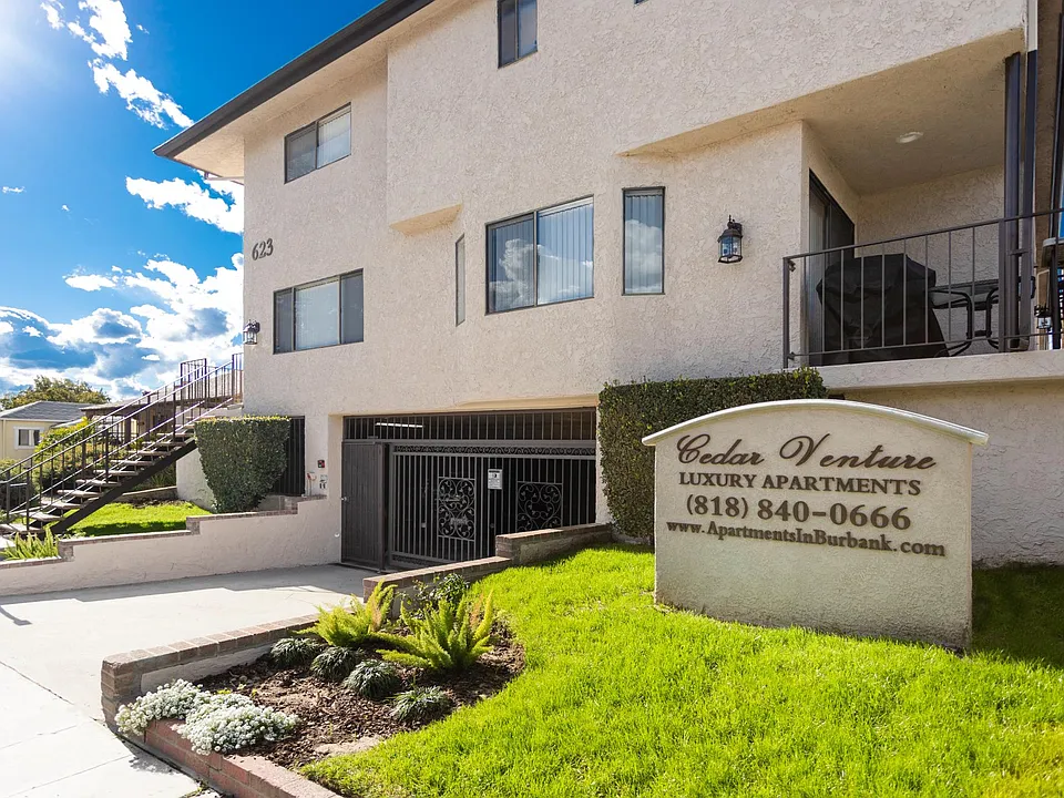 623 E Cedar Ave #J