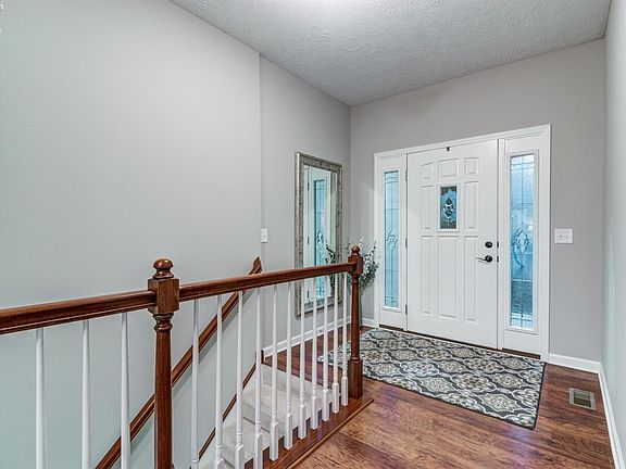 3rd image of 4569 Lucinda Ct