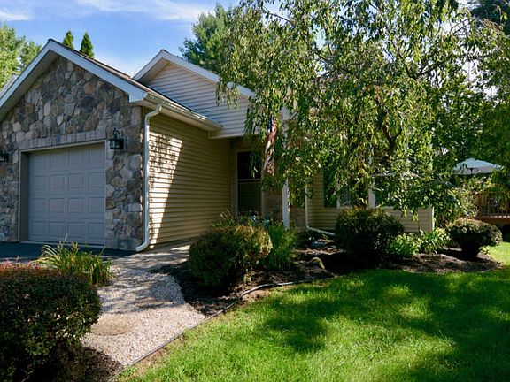 3rd image of 119 Goldfinch Ln