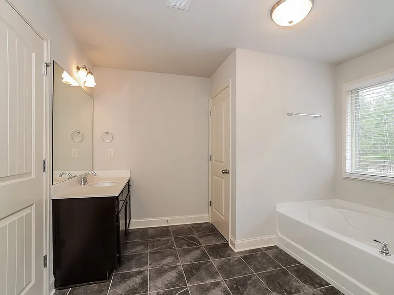 89 Greatwood Ln — Photo 10