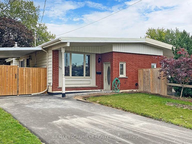 65 Fielding Cres #UPPER — Photo 1